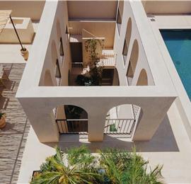 3 bedroom villa with heated pool in Noto, sleeps 6